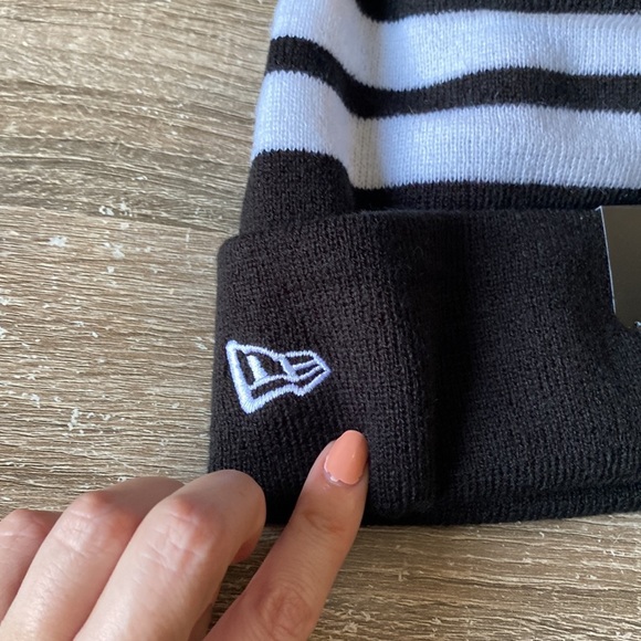 New Era MLB Beanie - Picture 6 of 7